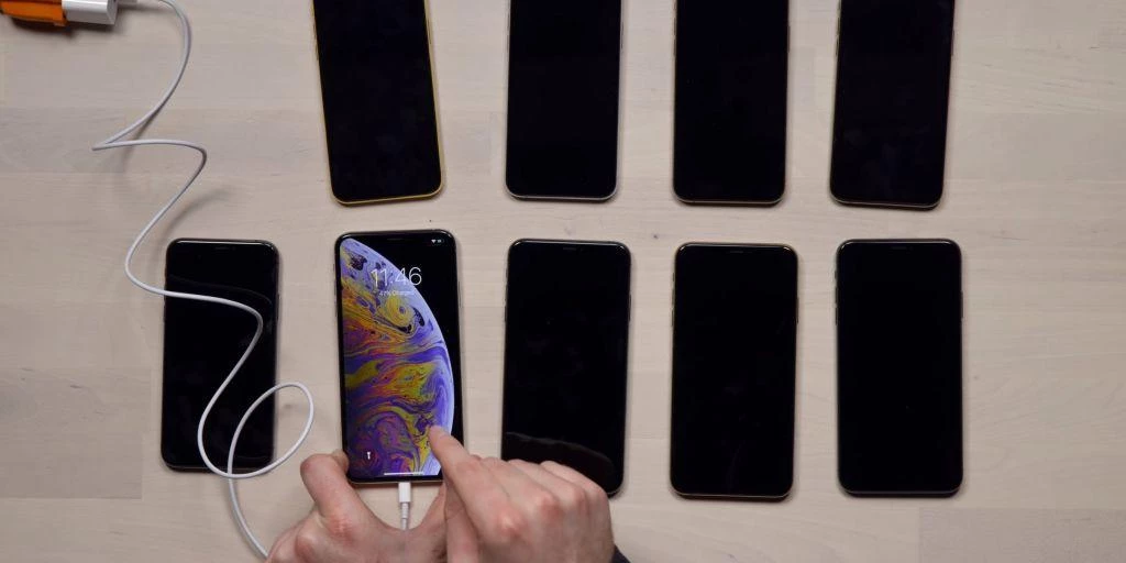Προβλήματα για την Apple: Παράπονα από χρήστες των νέων iPhones για πρόβλημα στη φόρτιση